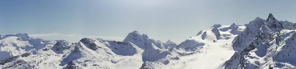 Panorama Góry Pokryte Śniegiem — Zdjęcie stockowe