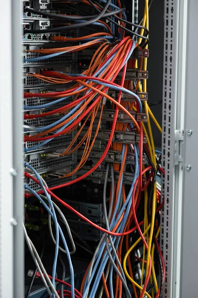 Router Sala Server Rete Con Cavi Colorati — Foto Stock