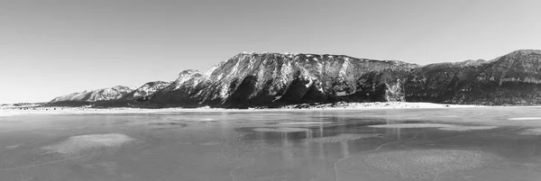 Заморожені Озера Гори Задньому Плані — стокове фото