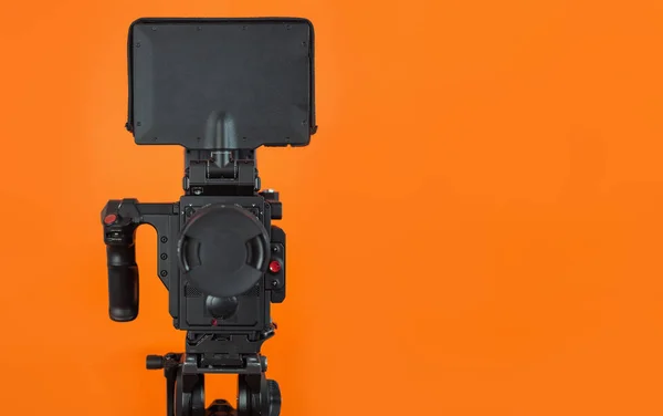 Kontrast Yapma Canlı Renk Arka Plan Üzerinde Profesyonel Video Kamera — Stok fotoğraf