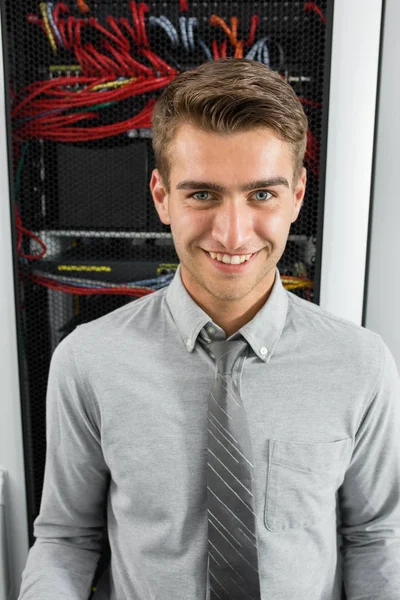 Retrato Hombre Joven Centro Datos Moderno — Foto de Stock