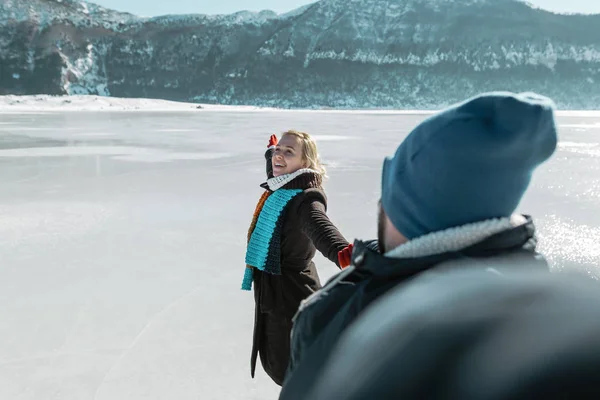 Selfie Frente Del Lago Congelado — Foto de Stock