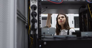 Teknisyen analiz sunucu sunucu odası