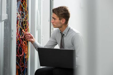 O süper sunucu denetimi uzman