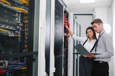 O süper sunucu denetimi uzman