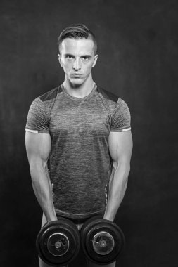 Sportif adam stüdyo, yüksek kontrast, portait