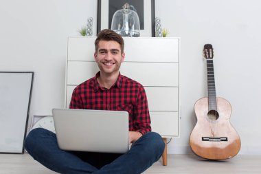 Sağlıklı ev freelancing üzerinden iş yapmak 20s hipster adam arıyorum.