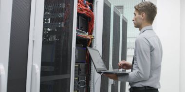 O süper sunucu denetimi uzman