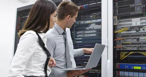 Technicians Using Laptop While Analyzing Server Server Room — Stock Photo, Image
