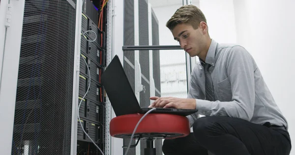 Technician Performing Maintenance Tasks Server Room Rack — Stock Photo, Image