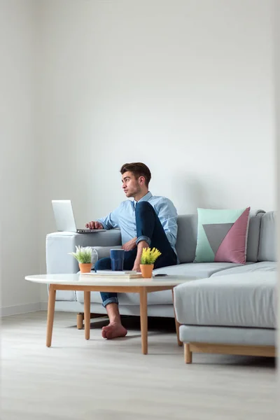 Hombre Hipster Aspecto Saludable Los Años Haciendo Negocios Desde Casa —  Fotos de Stock