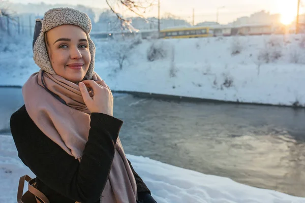 Portrait Beautiful Scandinavian Woman Walking Enjoying Winter Weather — Stock Photo, Image