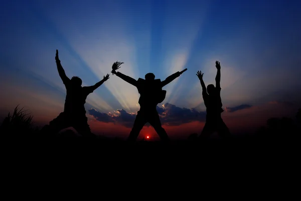 Adam mutlu zaman silüeti