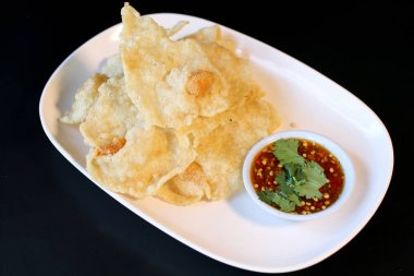 Tay karides kraker domuz demirhindi sos.