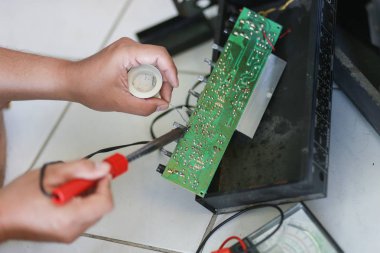 Devre amplifikatör lehim