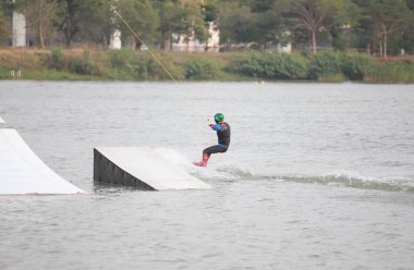 Sörf su spor salonu.
