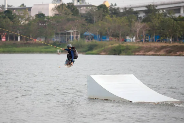 Sörf su spor salonu.