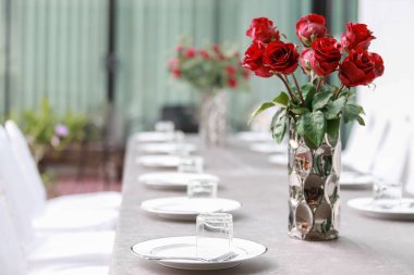 Vazolar ve sofra takımları