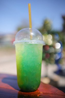 Kavunlu gazoz masada.