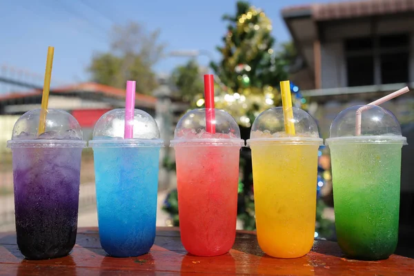 Succo di ghiaccio soda sul tavolo Foto Stock