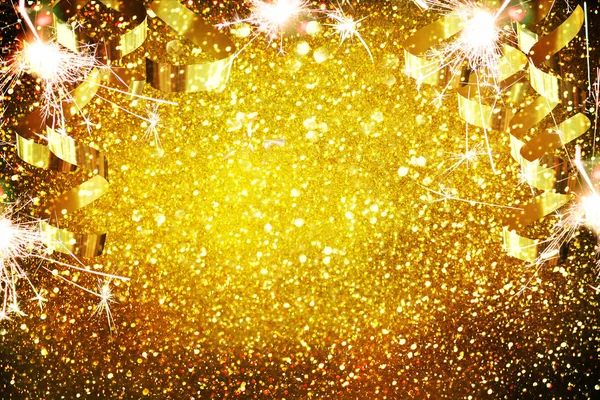 正月飾り、金色の背景にクローズ アップ — ストック写真