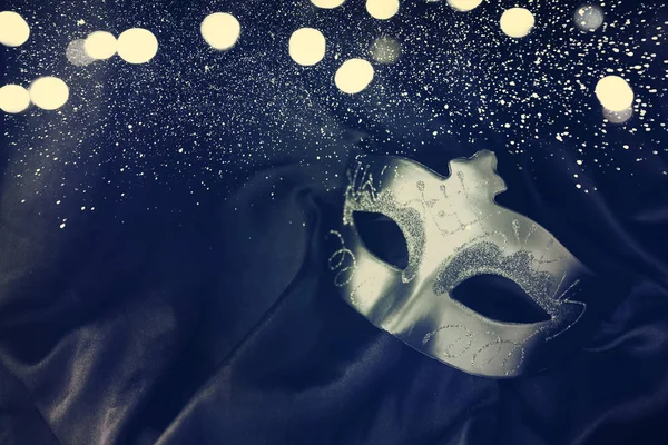Карнавальная маска на черном фоне Лицензионные Стоковые Изображения