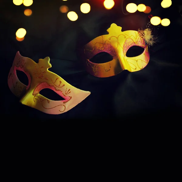 Карнавальна маска на чорному фоні Ліцензійні Стокові Фото