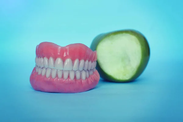 Instrumentos dentales para el tratamiento dental — Foto de Stock