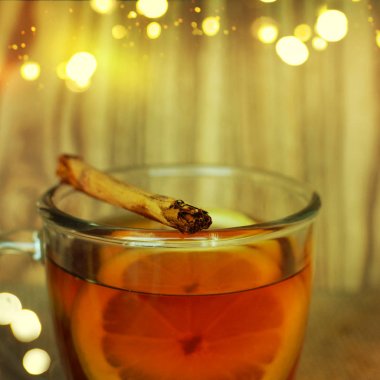 Portakallı ve baharatlı Noel şarabı