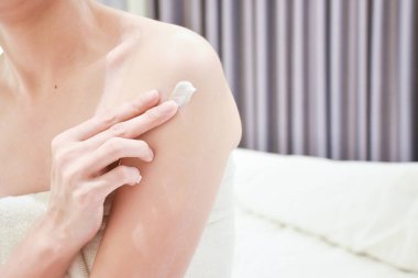 Kadın kol kremi, losyon, hijyen cilt bakımı....