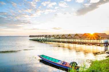 Ubon Ratchathani Beach Pavyonu, Sunries.