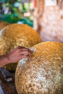 Nimet Loknimit ve sınır taşları.