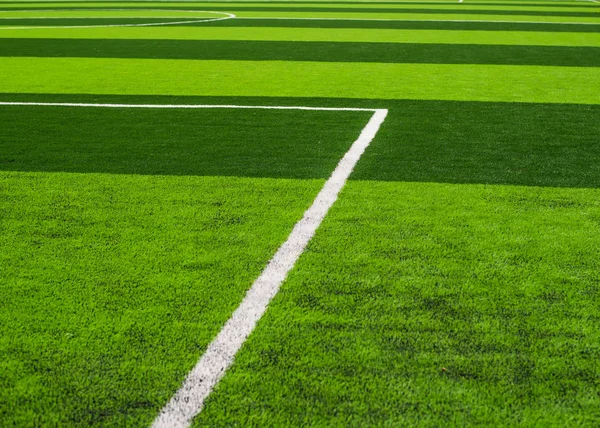 Campo de futebol relvado artificial — Fotografia de Stock