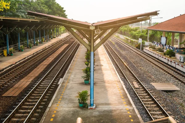 Транспорт по железной дороге в Таиланде — стоковое фото