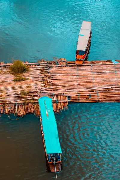 De bamboe-brug, houten Mon brug, Sangkhla Buri, Kanchanaburi — Stockfoto