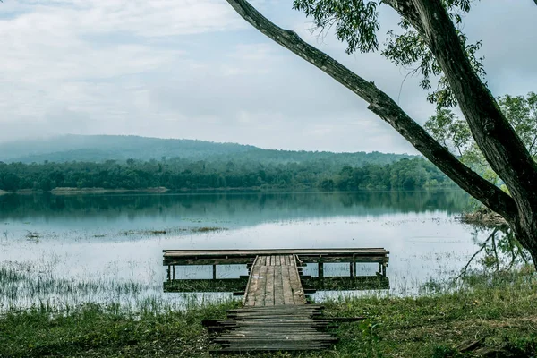 Viewpoint on Chakrapong Reservoir (air terjun ITO KHO) di prachinburi thailand . Stok Gambar Bebas Royalti