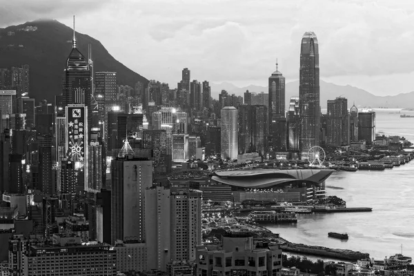 Hong Kong şehir manzarası ve gün batımı Çin limanında