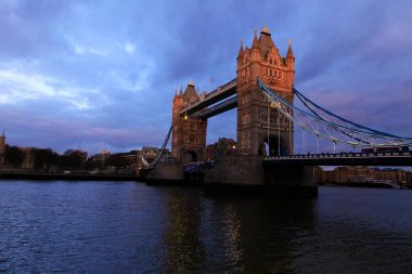 Londra Kule Köprüsü