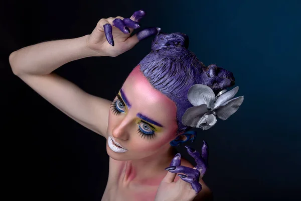 Portrait créatif de femme avec maquillage d'art . — Photo