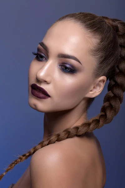 Retrato de una chica con maquillaje creativo — Foto de Stock