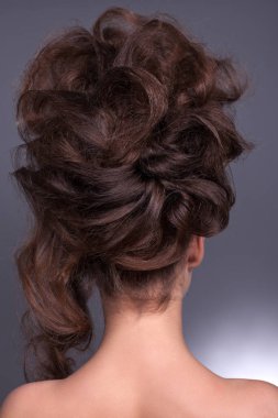güzel yaratıcı saç modeli