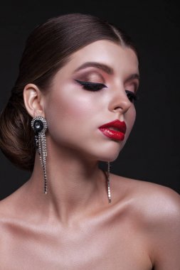 güzel makyaj ve saç modeli ile güzel kız