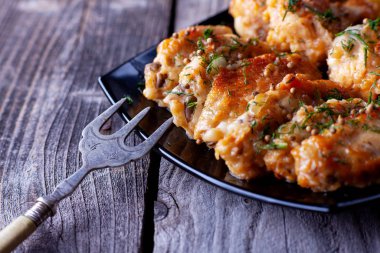 Baharatlı kızarmış tavuk.. 