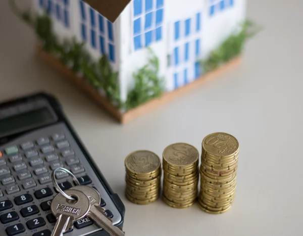 Mortgage concept focused on the coins and keys real estate property with loan money bank concept. — Stock Photo, Image