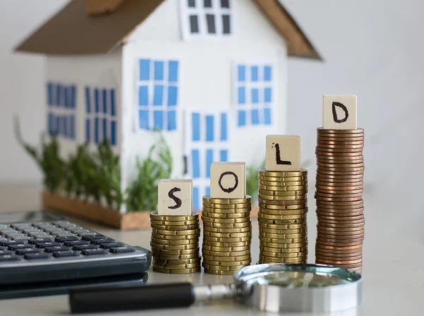 Mortgage concept focused on the coins and keys real estate property with loan money bank concept. — Stock Photo, Image