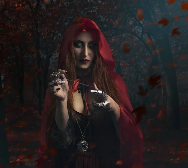 Sorceress in the forest. — Stock Photo, Image