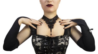 Siyah Gotik örgülü kolye.
