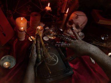 Voodoo bebeği kara büyü ayini