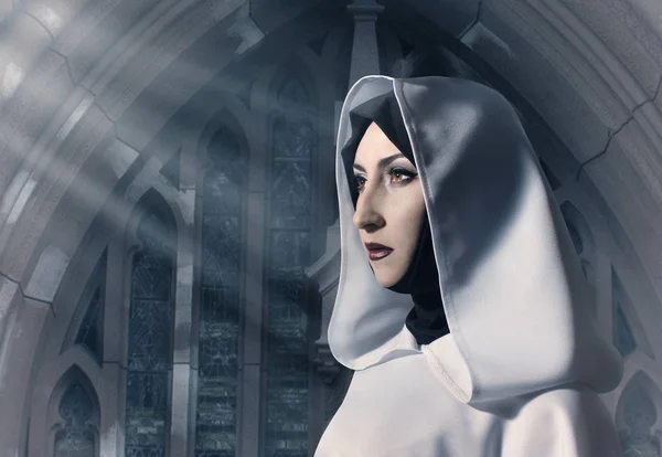 Profile View Portrait Beautiful Nun White Hooded Cloak Standing Church — Stock Photo, Image