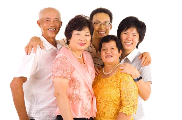Счастливая азиатская семья — стоковое фото